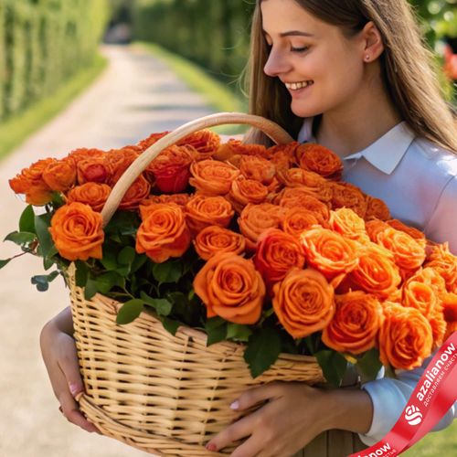 Букет из 75 оранжевых роз в корзине, 50 см, Россия